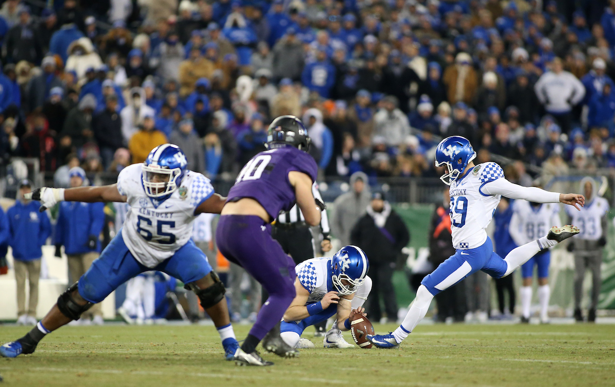Austin Macginnis

The University of Kentucky football team falls to Northwestern 23-24 in the Music City Bowl on Friday, December 29, 2017, at Nissan Field in Nashville, Tn.


Photo By Barry Westerman | UK Athletics
