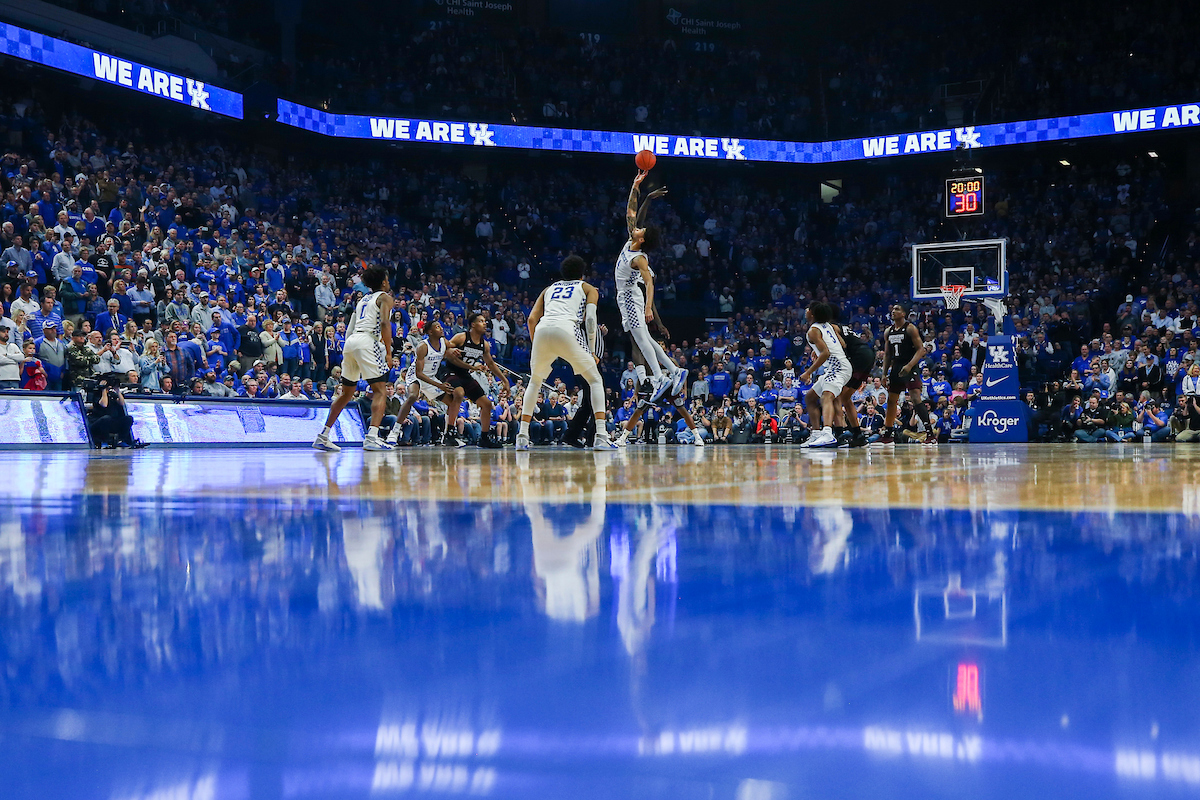 Nick Richards. Tip off.

Kentucky beat Miss St. 80-72.

Photo by Chet White | UK Athletics