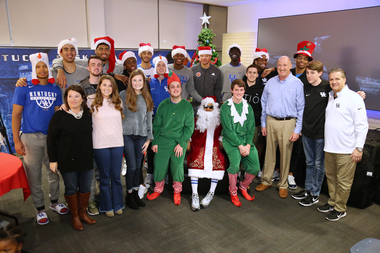 The Kentucky men's basketball team delivered an early Christmas to 10 families in Lexington. 