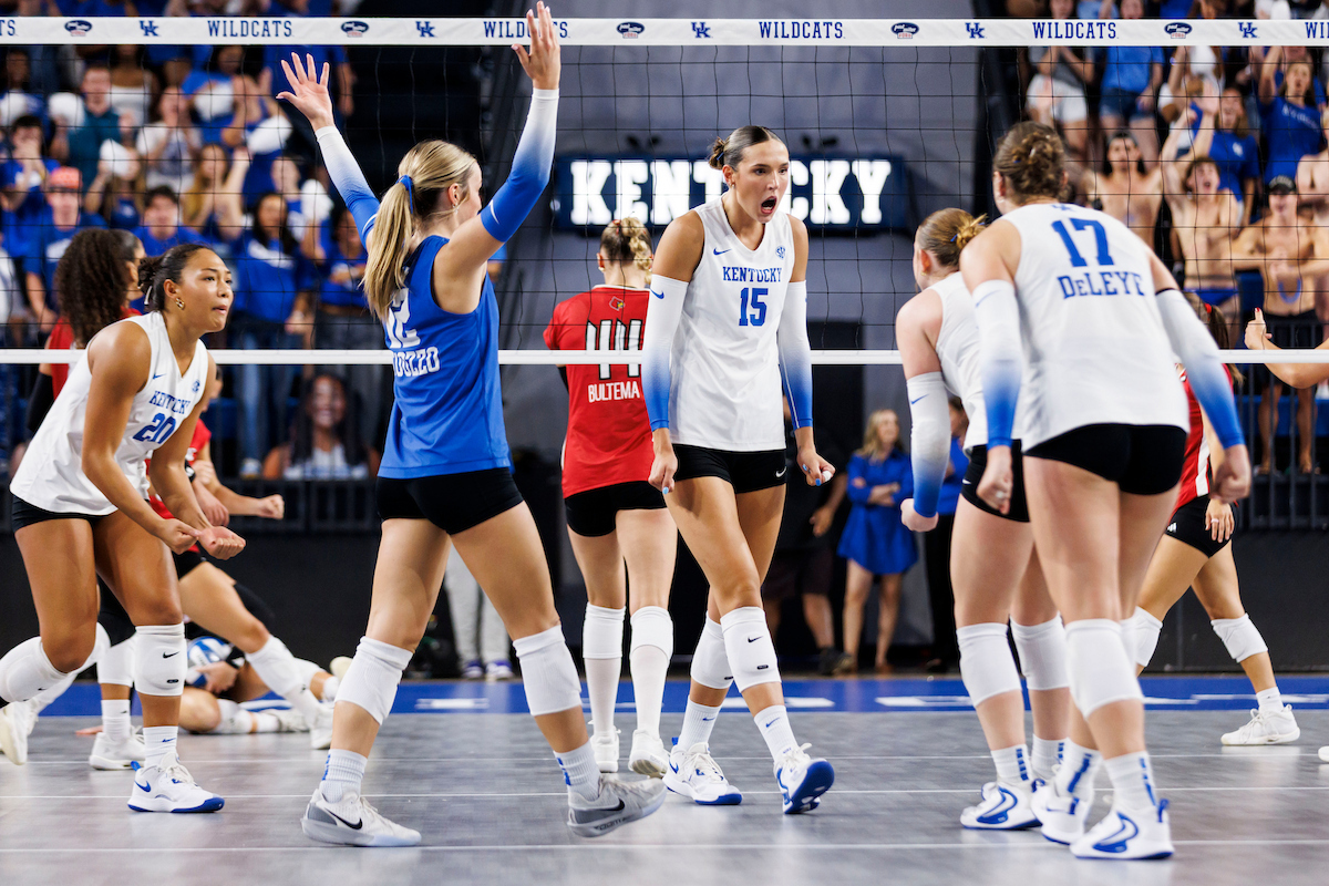 Lizzie Carr Named SEC Player of the Week, O’Brien Setter of the Week