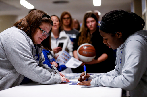 Autographs. 

Kentucky beat Tennessee 80-76.

Photo by Eddie Justice | UK Athletics