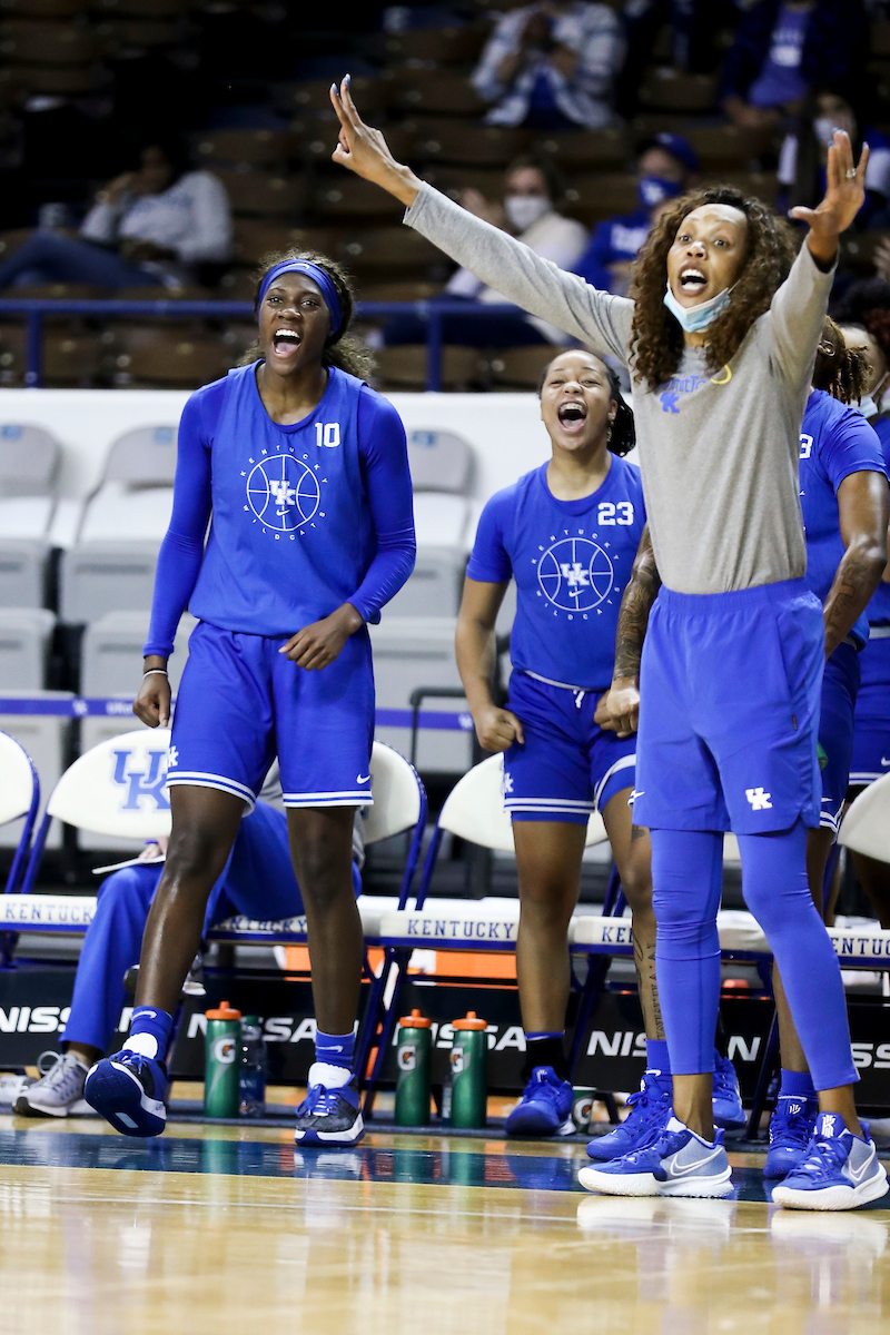Rhyne Howard. Kyra Elzy.

Women’s blue-white.

Photos by Chet White | UK Athletics