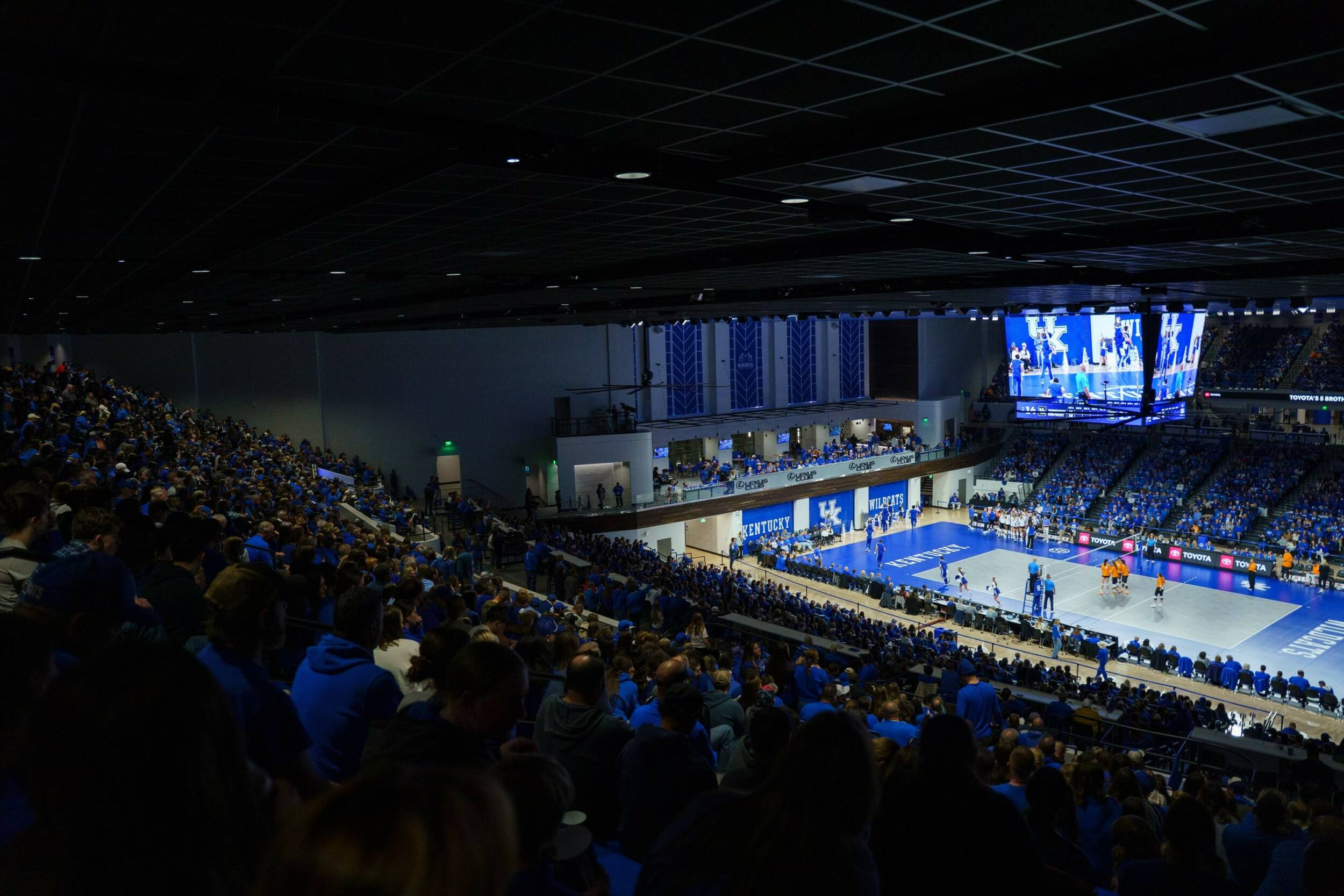 Record HMC Crowd Sends No. 3 Kentucky Past No. 19 Tennessee