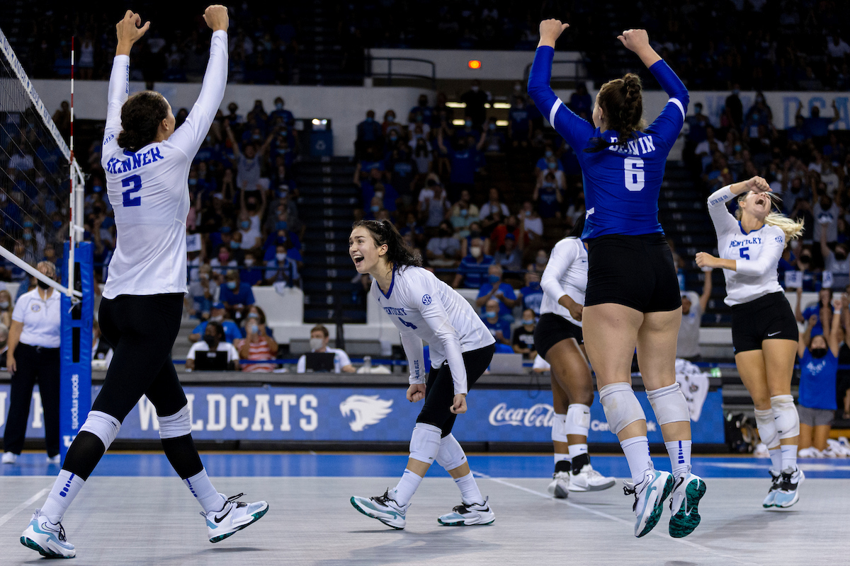 Team.

Kentucky beats Stanford 3-2.

Photo by Grant Lee | UK Athletics