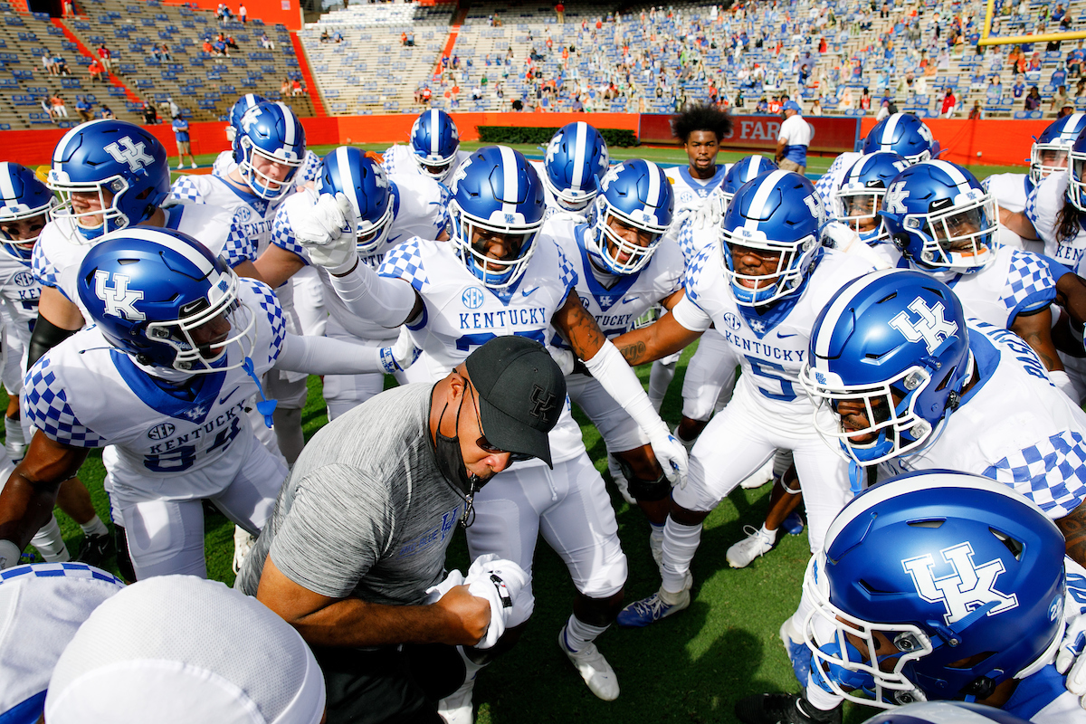 TEAM. COREY EDMOND.

Kentucky falls to Florida, 34-10.

Photo by Elliott Hess | UK Athletics