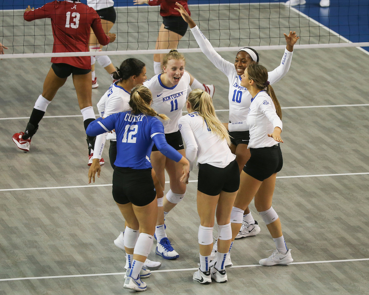 Team.

Kentucky sweeps Alabama 3-0.

Photo by Grace Bradley | UK Athletics