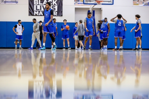 Team.

Menâ??s basketball practice.

Photos by Chet White | UK Athletics