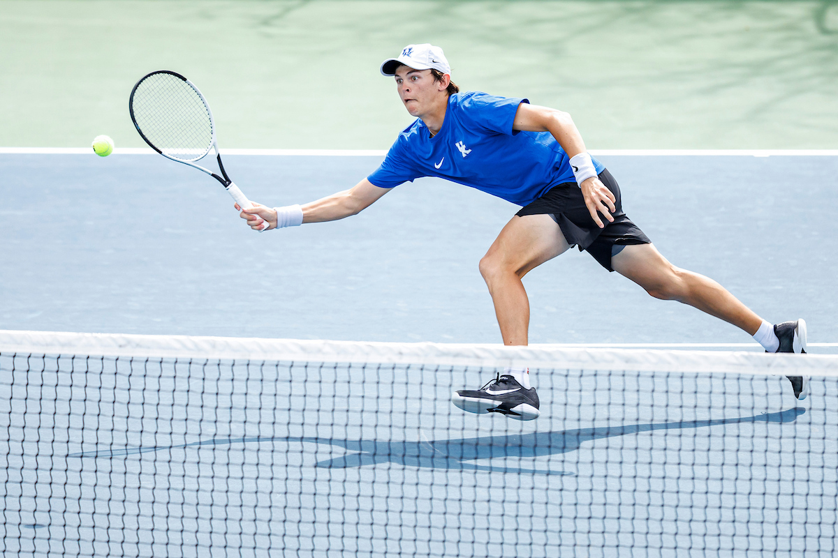 Eli Stephenson Named to SEC Community Service Team