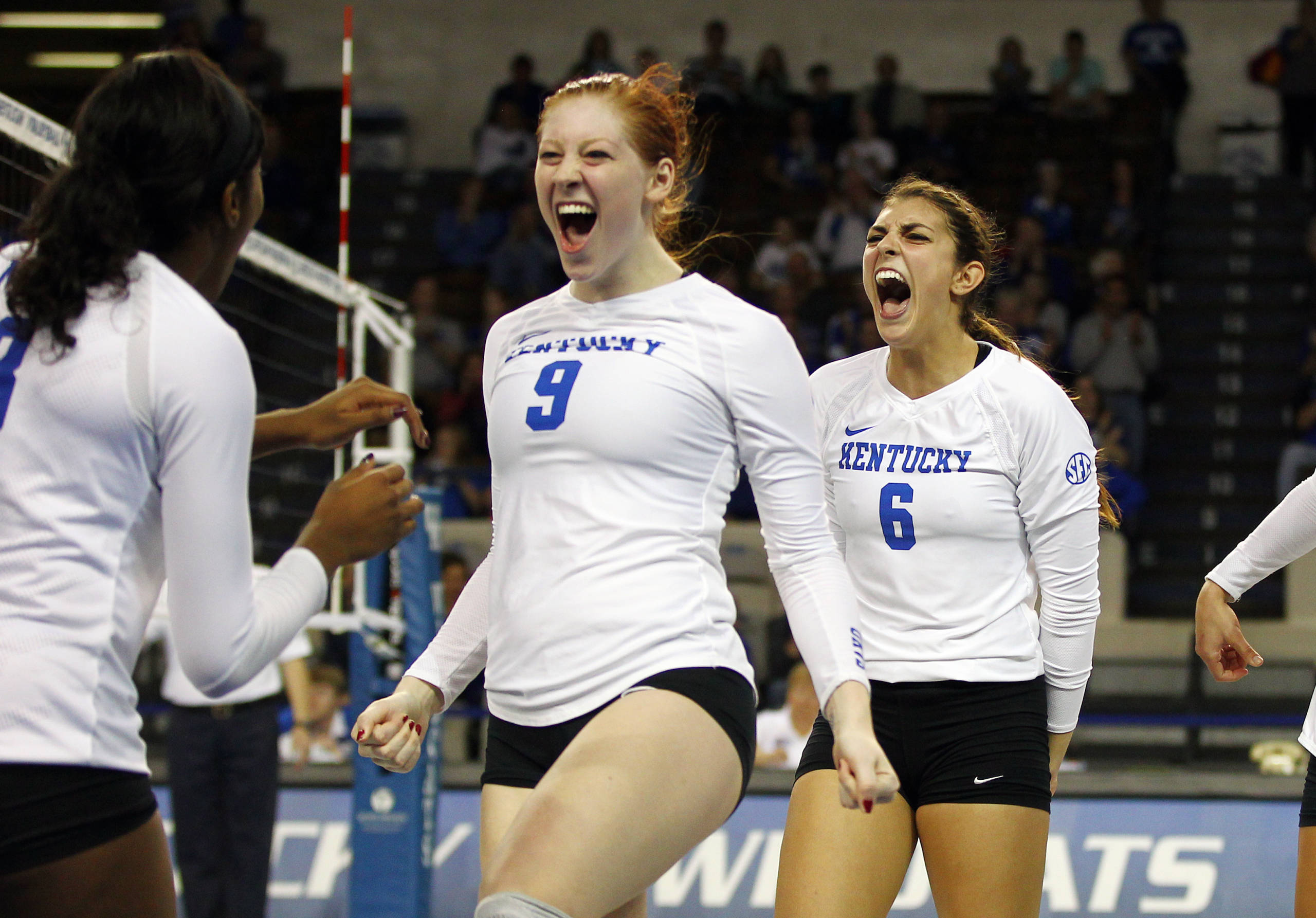 No. 24 Kentucky Downs Auburn in Five on Senior Night