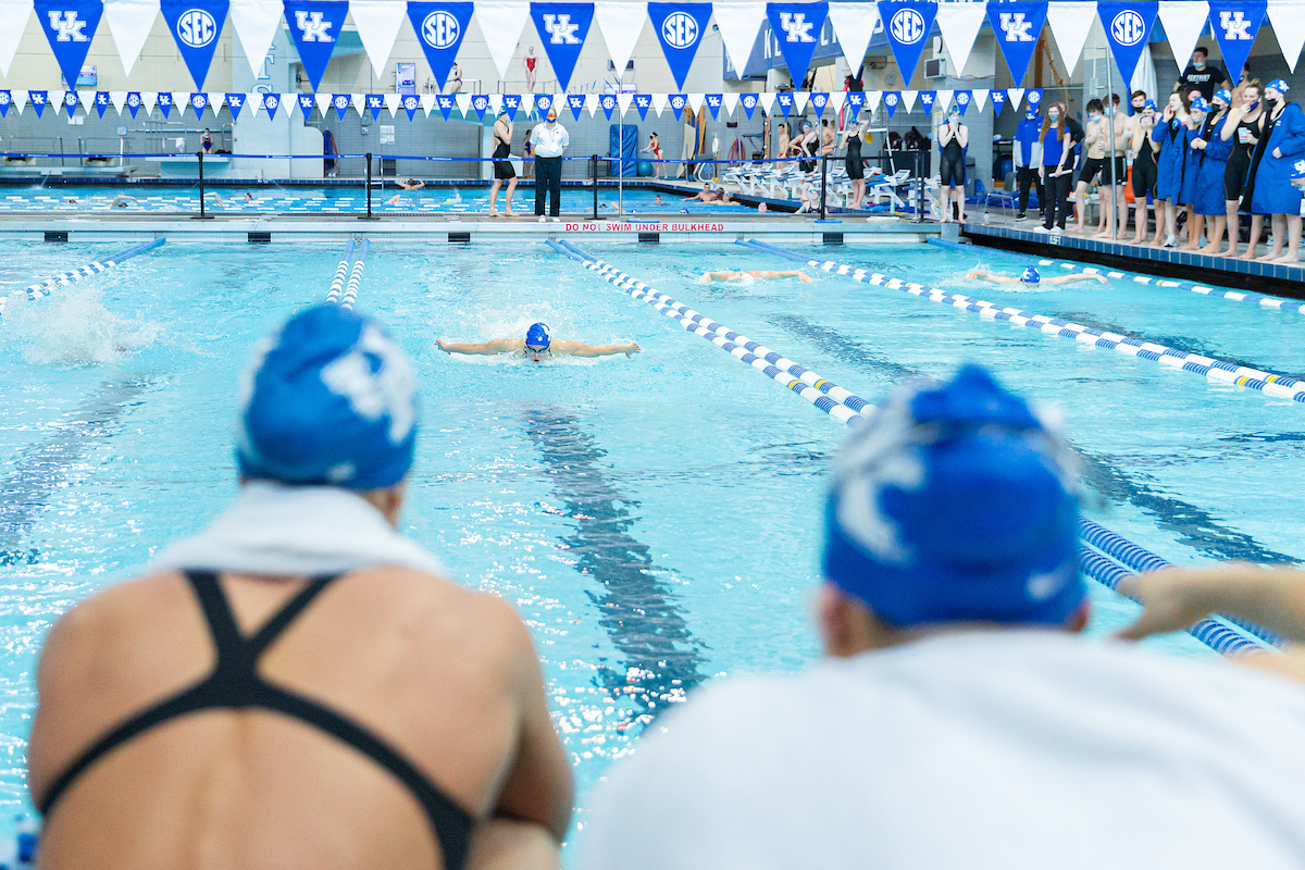 Kentucky Women's team beats Louisville 200.5-99.5
Kentucky Men's team falls to Louisville 111-188.

Photo by Grant Lee | UK Athletics