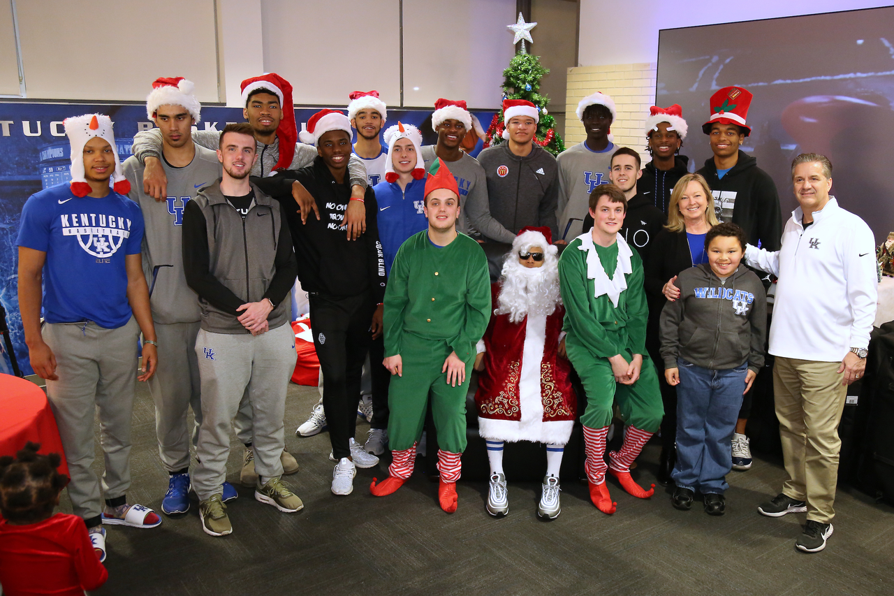 The Kentucky men's basketball team delivered an early Christmas to 10 families in Lexington. 