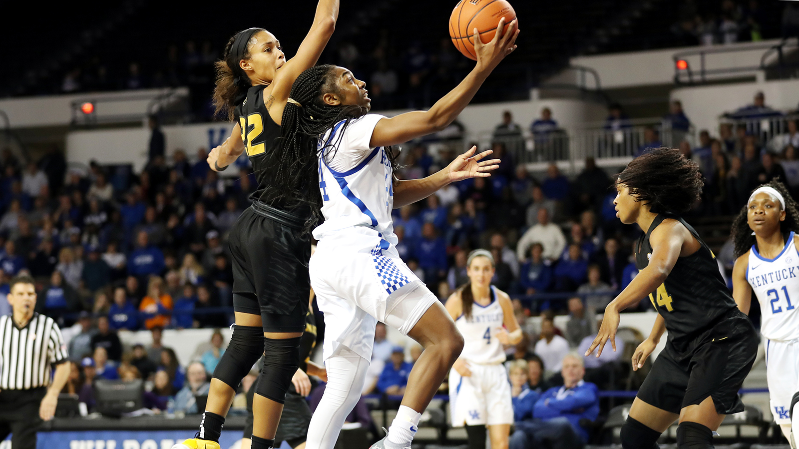 Murray Leads No. 15 Kentucky in Gritty Win Over No. 25 Missouri
