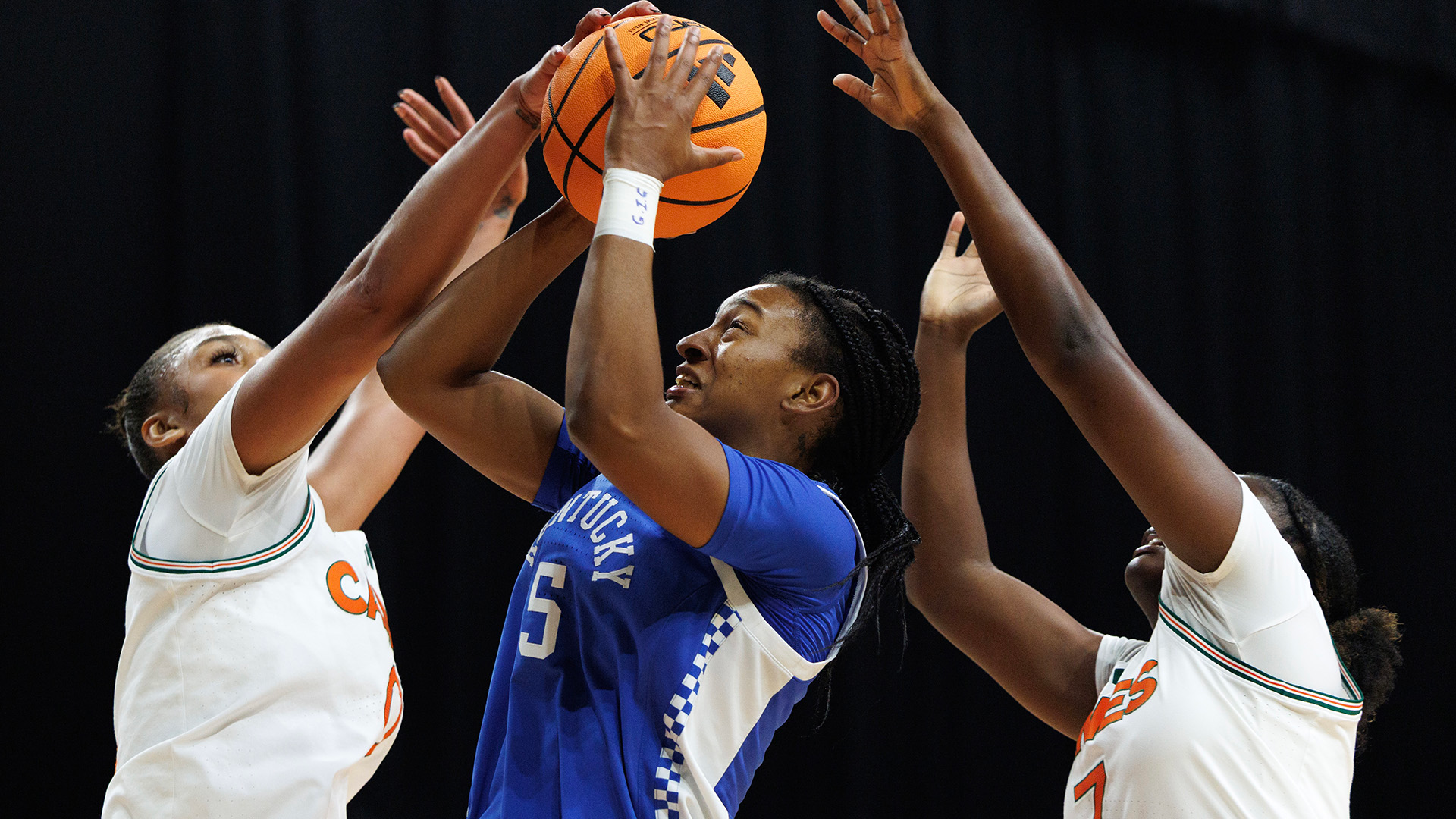 No. 17/16 Kentucky Wins at Miami on Wednesday