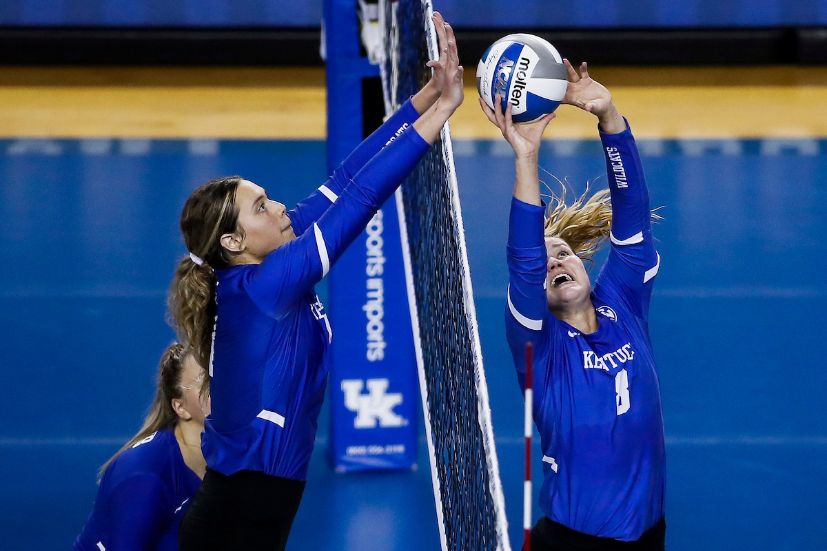 Bella Bell. Cameron Scheitzach.

UK Volleyball Blue-White Scrimmage.

Photos by Chet White | UK Athletics