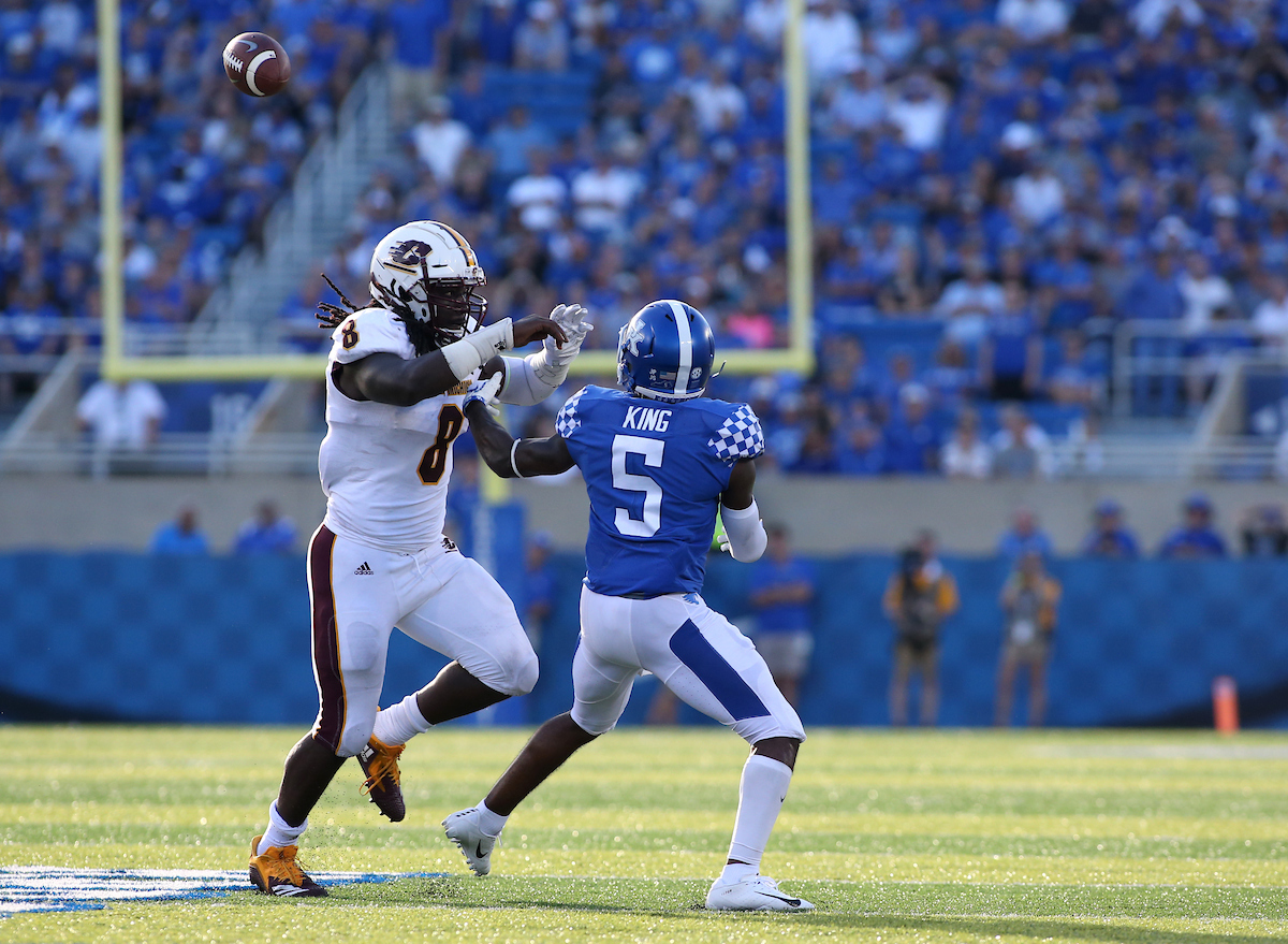 Sihiem King

Kentucky beats Central Michigan 35-20.


Photo By Barry Westerman | UK Athletics