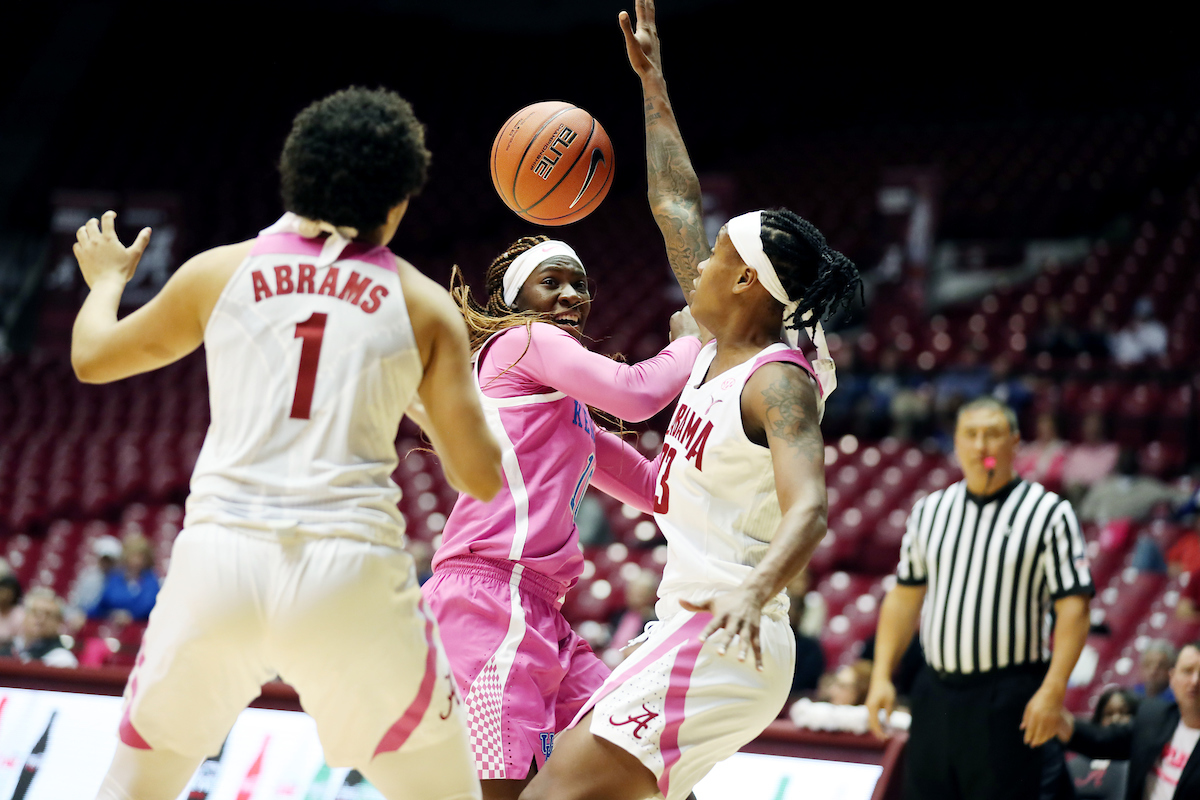 Rhyne Howard

The UK Women's Basketball team beat Alabama.
Photo by Britney Howard | UK Athletics