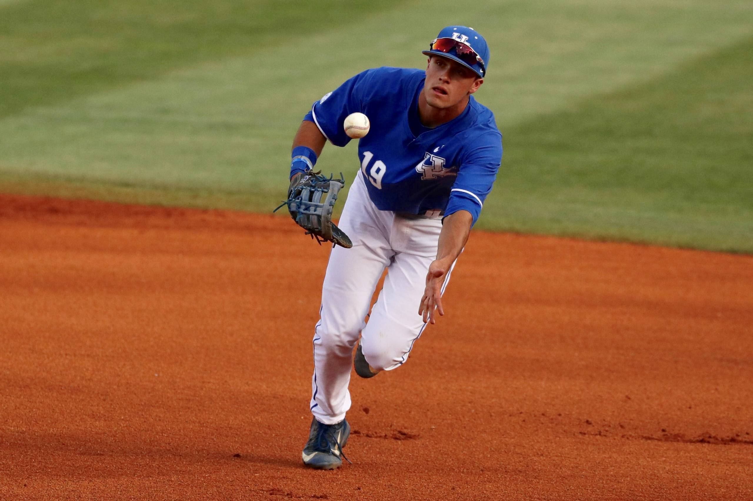 Baseball Cats Visit Louisville for Super Regional