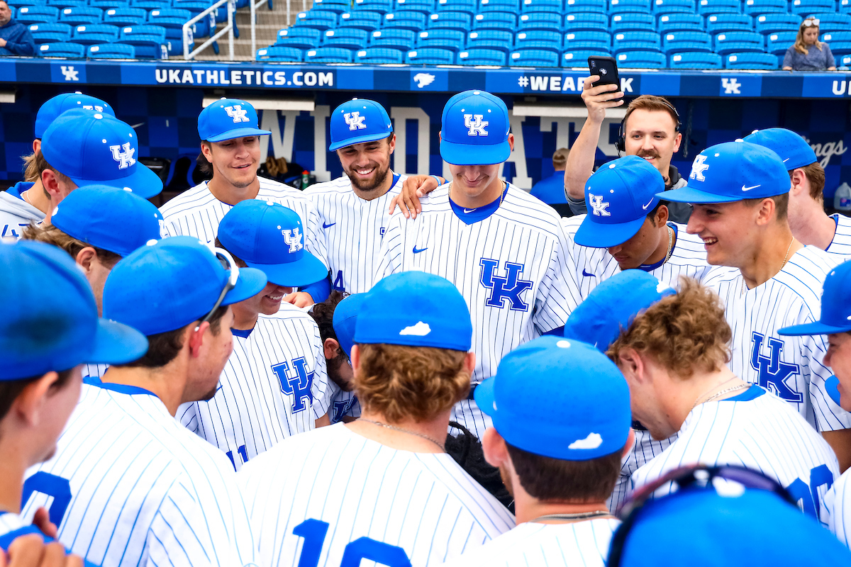 Huddle.

Kentucky beats Bellarmine 10-1.

Photo by Eddie Justice | UK Athletics