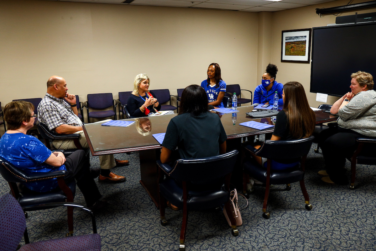 WBB Visits SandersBrown Center on Aging UK Athletics