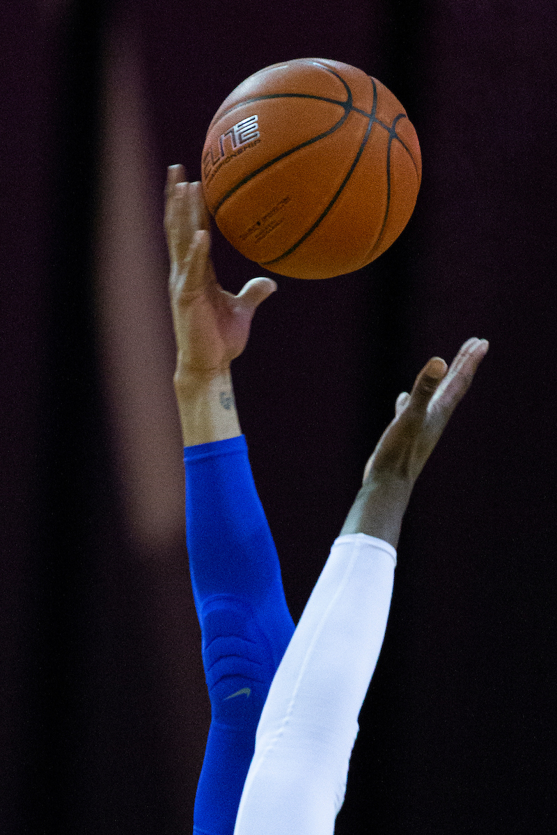 PJ Washington. Tip off.

Kentucky beat Vanderbilt 87-52 on Tuesday, January 29, 2019, at Memorial Gym in Nashville, TN.

Photo by Chet White| UK Athletics