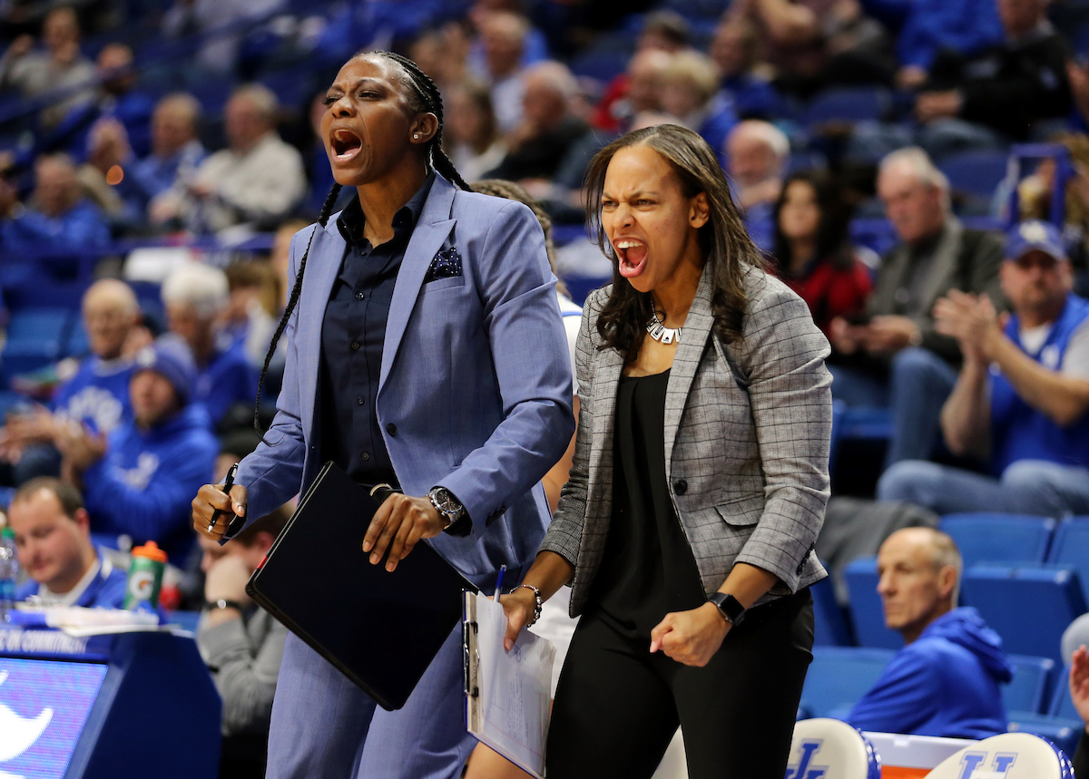 Amber Smith, Niya Butts


Women's Basketball beats Virginia 63-51 at Rupp Arena on Thursday, November 15, 2018.

Photo by Britney Howard  | UK Athletics