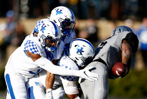 DeAndre Square

Kentucky beats Vandy 38-14. 

Photo by Britney Howard | Staff