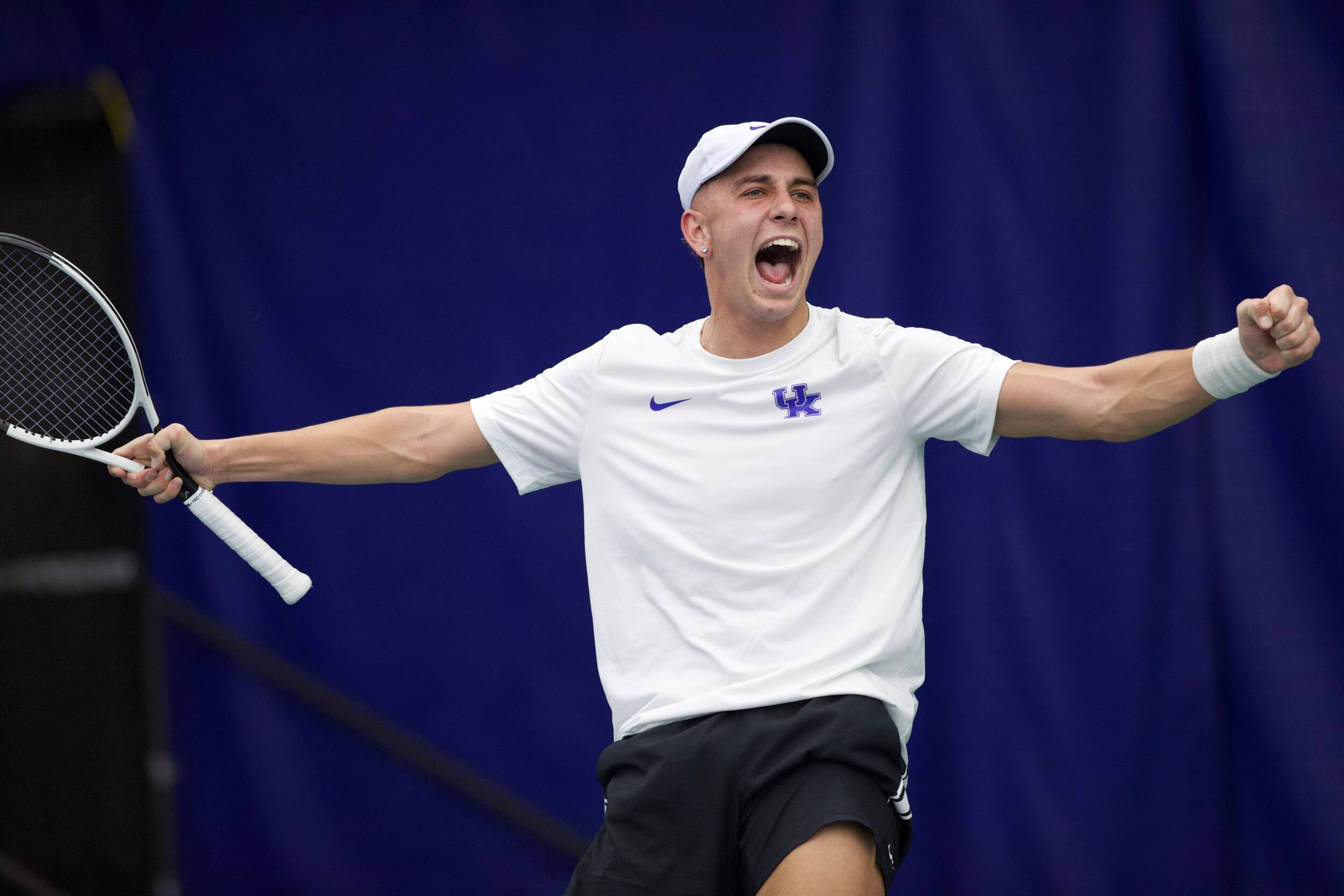 No. 8 Kentucky Rallies for 4-3 Win Against Memphis