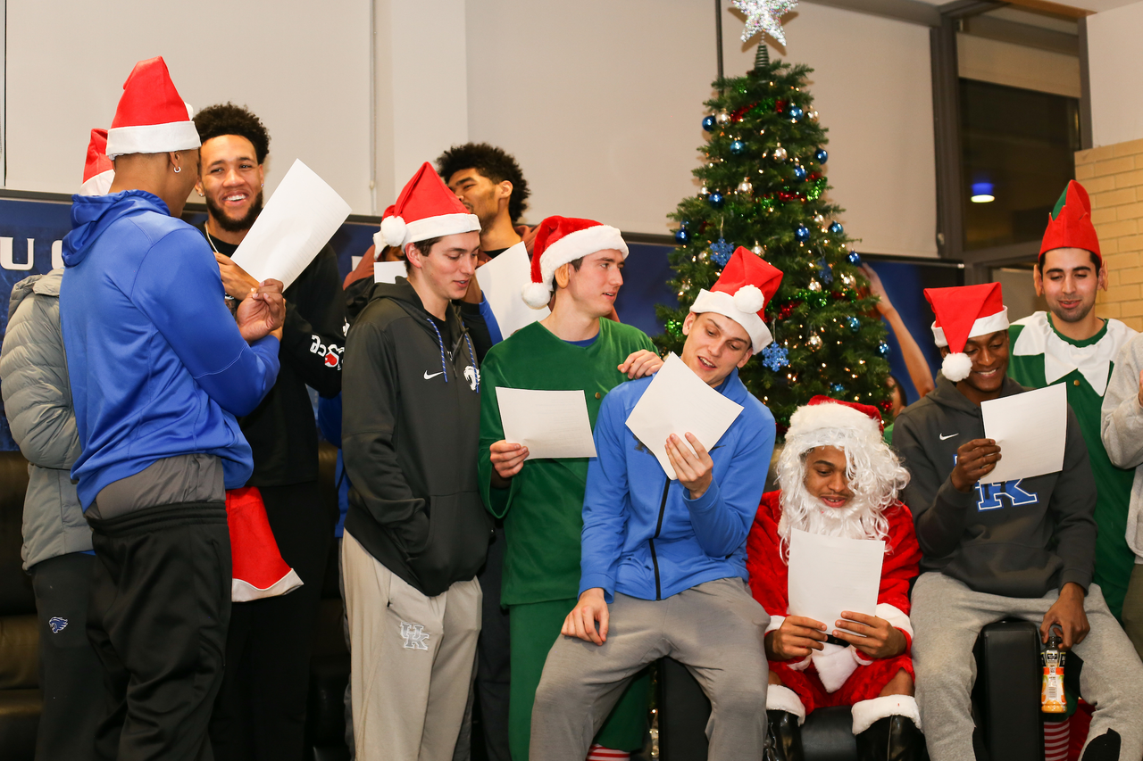 Team. Santa.

A Kentucky Christmas.

Photo by Maddie Baker | UK Athletics