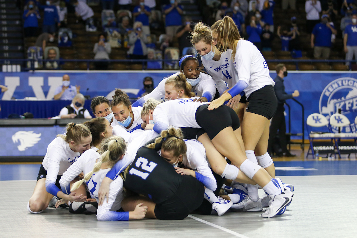 Team.

Kentucky sweeps Alabama 3-0 and wins SEC Championship.

Photo by Hannah Phillips | UK Athletics