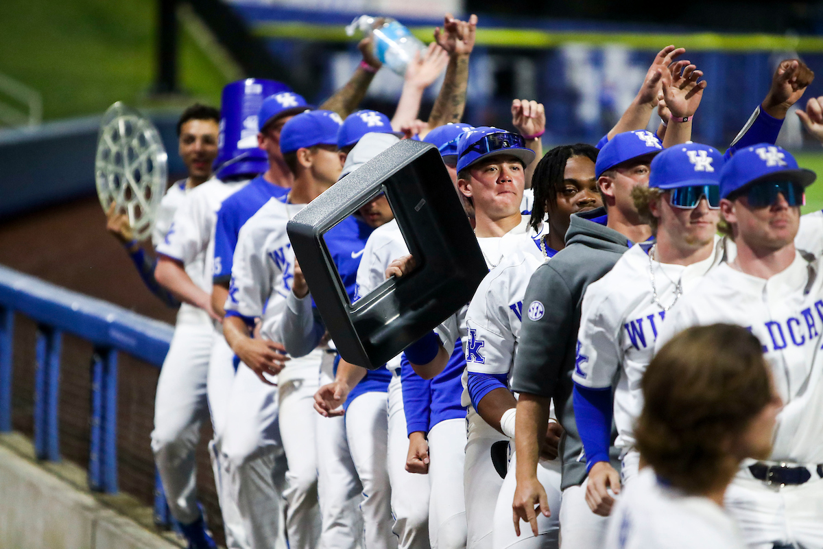 Oraj Anu. Tanner Kim.

Kentucky beats Tennessee 3-2.

Photo by Sarah Caputi | UK Athletics