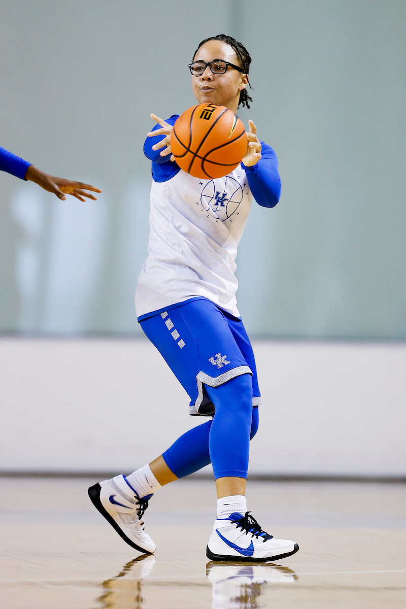 Makayla Epps.

Women’s blue-white.

Photos by Chet White | UK Athletics