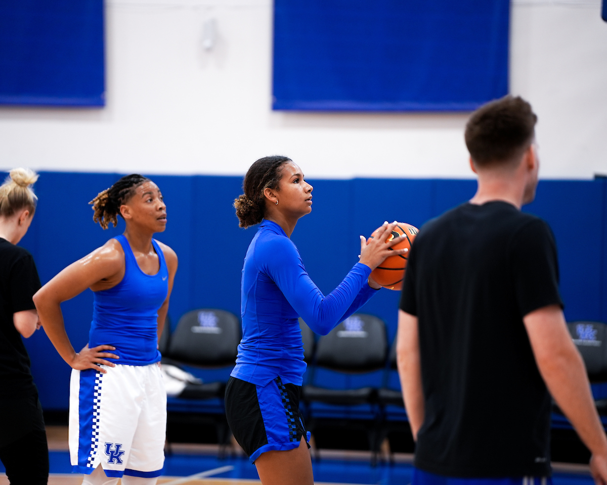 Women's Basketball Workout Photo Gallery (Sept. 17)