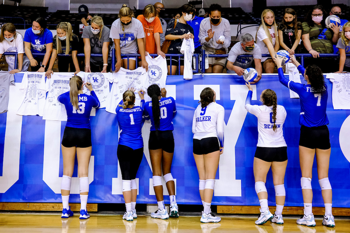 Erin Lamb. Maddie Berezowitz. Reagan Rutherford. Riah Walker. Eleanor Beavin. Sophie Fischer. Fans.

UK Volleyball Blue-White Scrimmage.

Photos by Chet White | UK Athletics