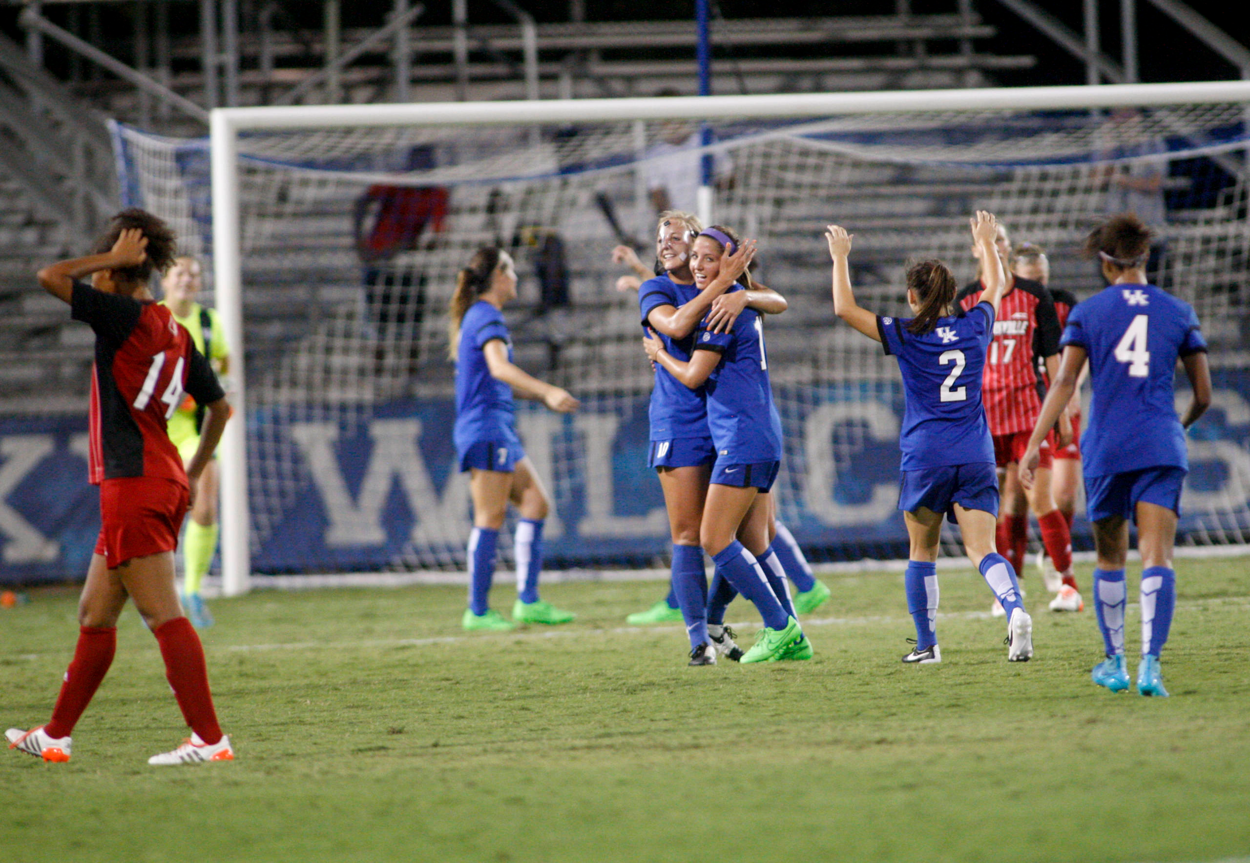 Kentucky Heads West to Face Undefeated Louisville on Friday Night