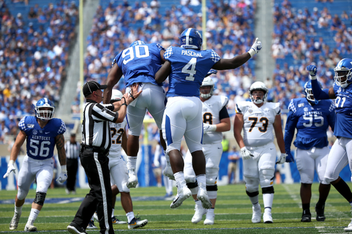 T.J. Carter and Josh Paschal

Kentucky beat Toledo 38-24.


Photo By Barry Westerman | UK Athletics