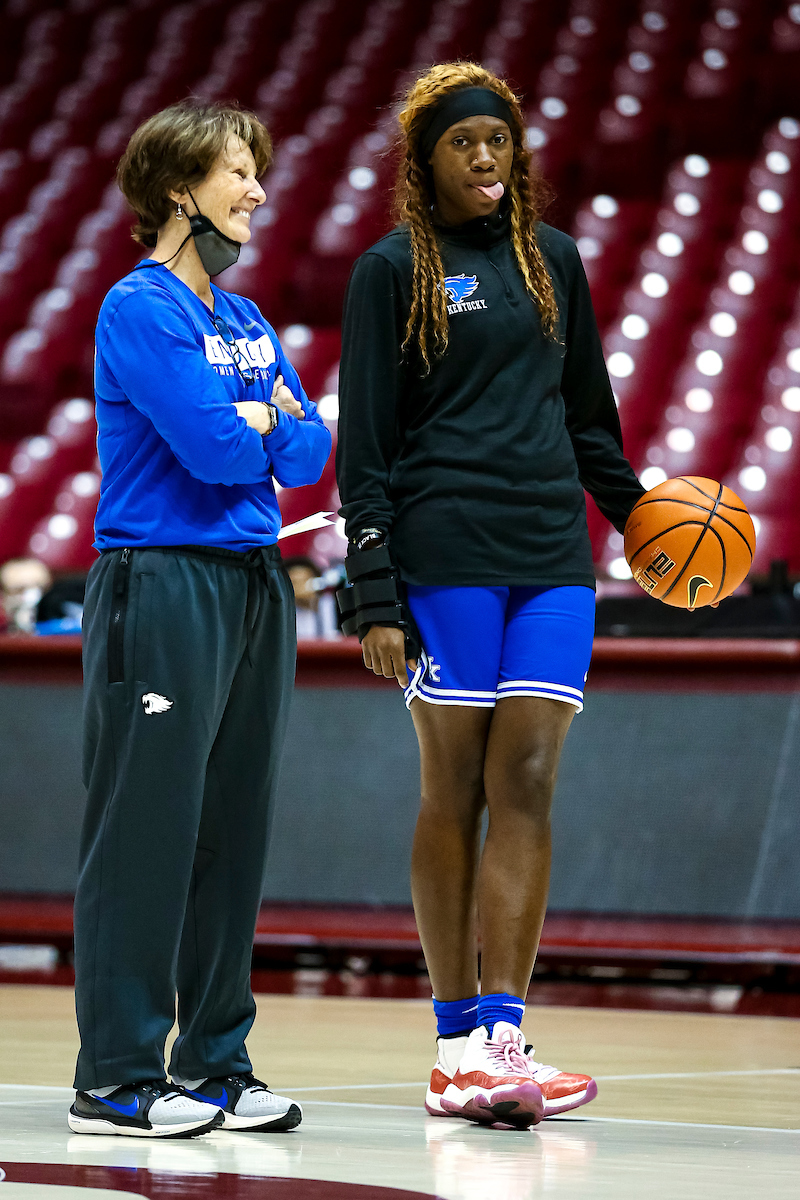 Rhyne Howard. Gail Goestenkors.

Kentucky at Alabama shootaround.

Photo by Eddie Justice | UK Athletics