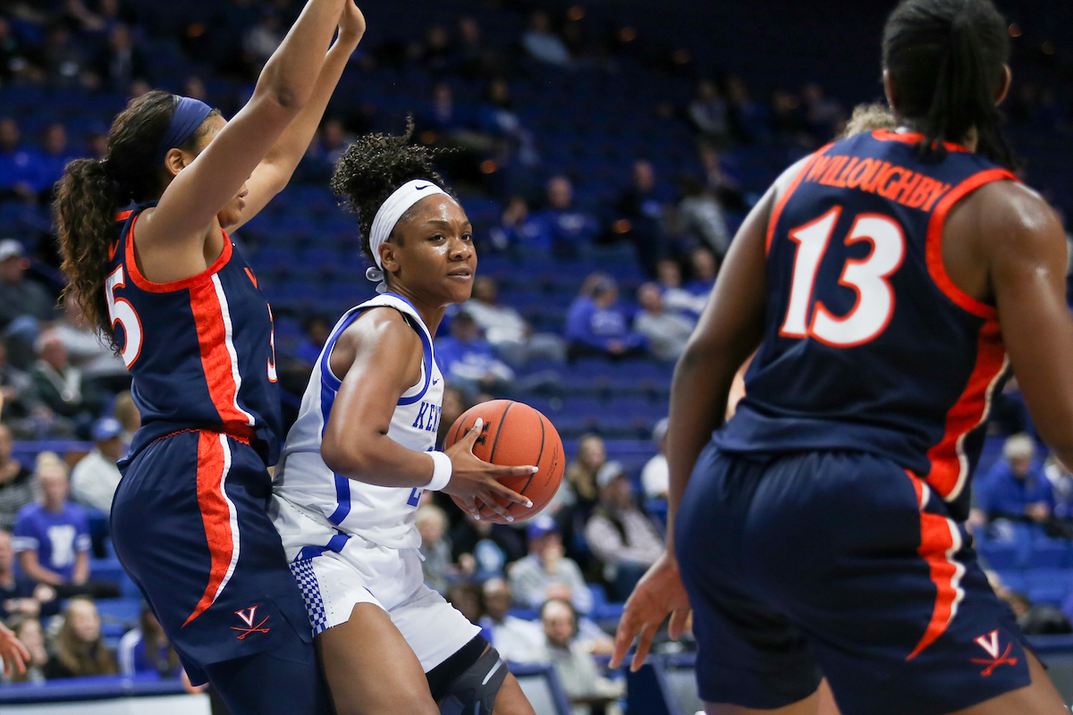 Ogechi Anyagaligbo

Women's Basketball beats Virginia 63-51 at Rupp Arena on Thursday, November 15, 2018.

Photo by Hannah Phillips