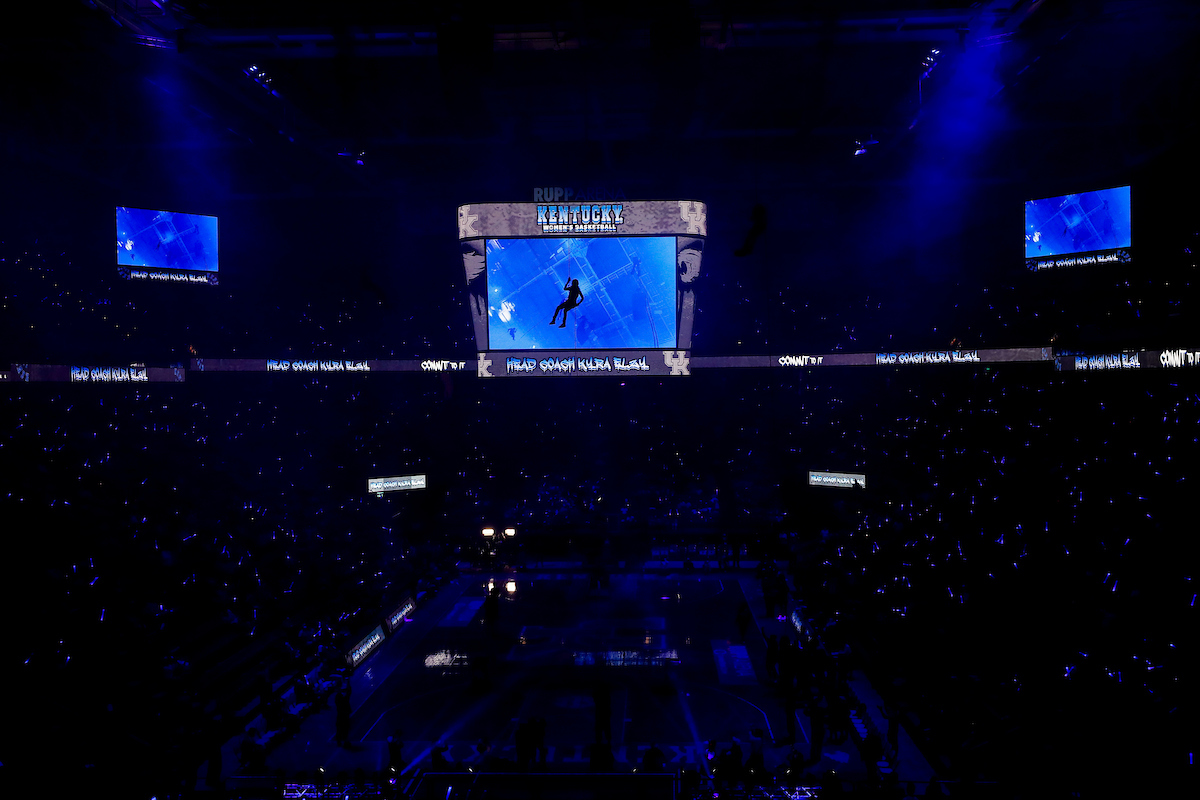 Kyra Elzy. 

Big Blue Madness.

Photos by Chet White | UK Athletics