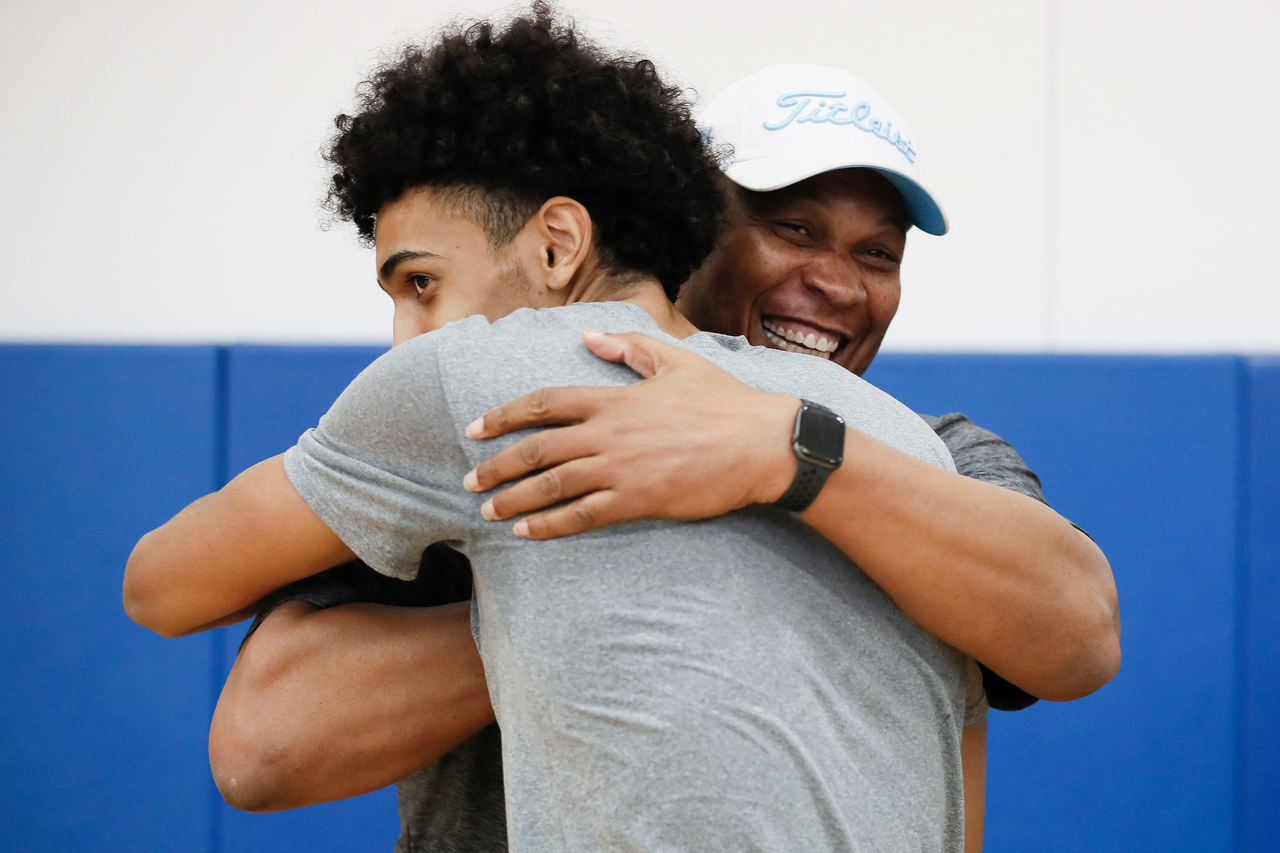Kenny Payne. Jacob Toppin.

Summer practice.

Photo by Chet White | UK Athletics