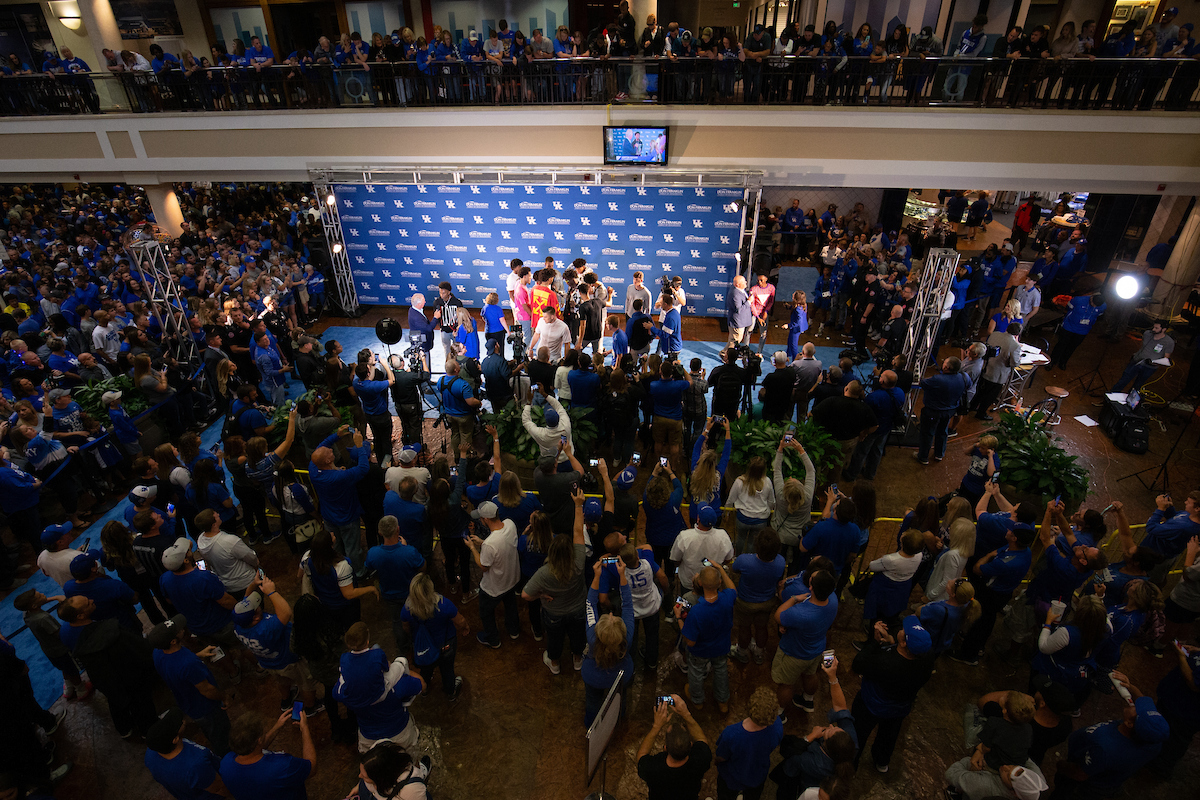 Blue carpet.


2019 Big Blue Madness.


Photo by Elliott Hess | UK Athletics