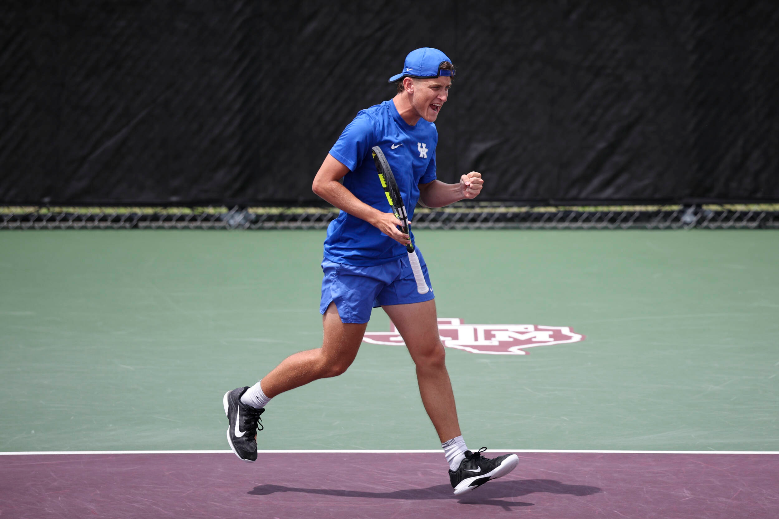 Kentucky Defeats Arkansas, Advances in SEC Tournament