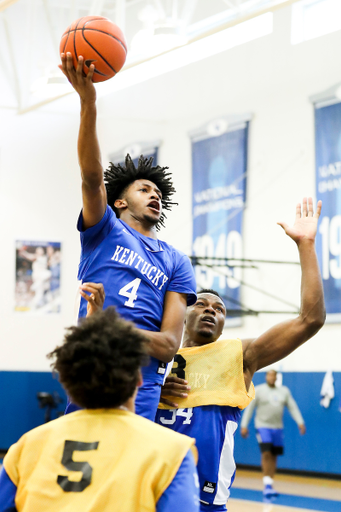 Daimion Collins. Oscar Tshiebwe.

Practice on July 7.

Photos by Chet White | UK Athletics