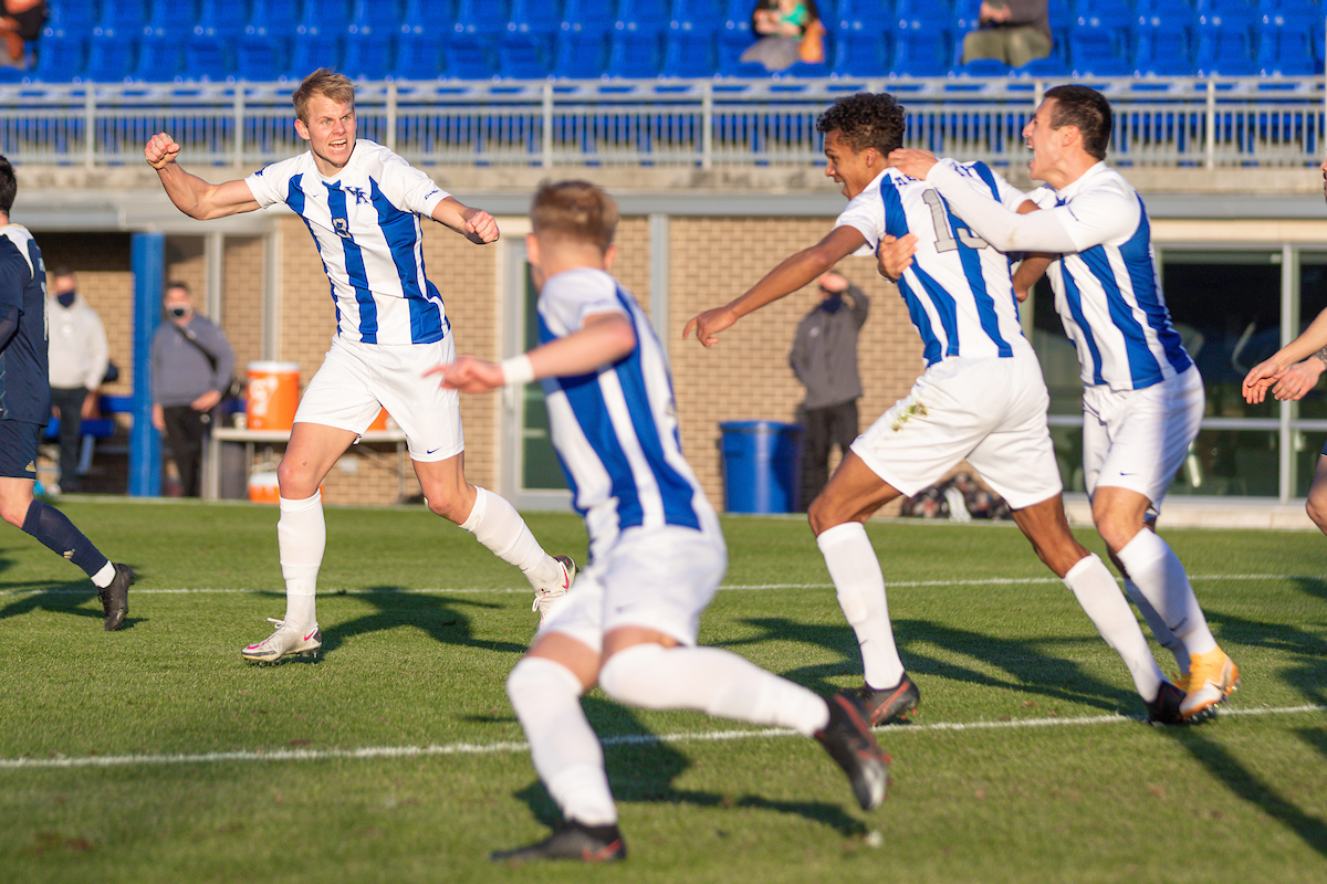 Eythor Bjorgolfsson. Brock Lindow. Leon Jones.

Kentucky ties Akron 1-1

Photo by Grant Lee | UK Athletics