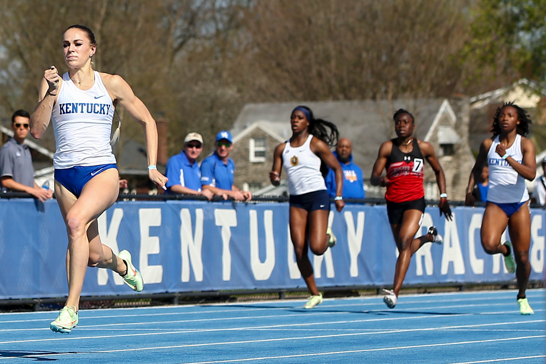 Steiner Runs NCAA No. 3 All-Time 200m Time at Kentucky Invitational
