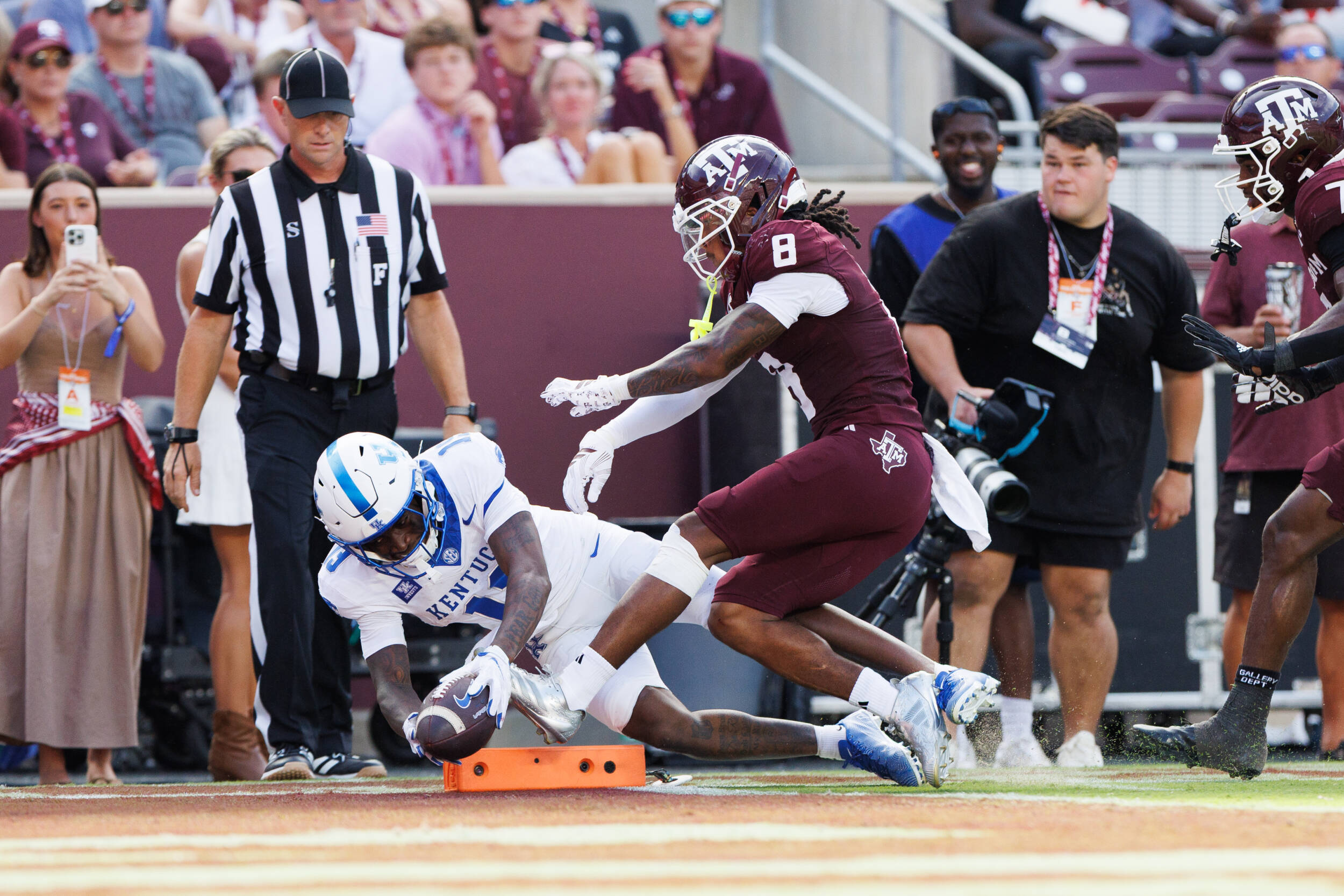 Kentucky Tops No. 9 Texas A&M in College Station