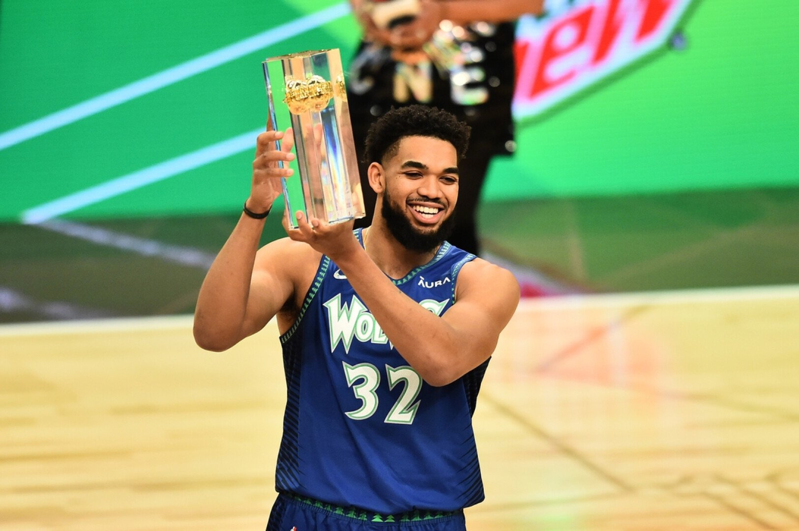 Towns’ Win in 3-Point Contest Highlights All-Star Weekend