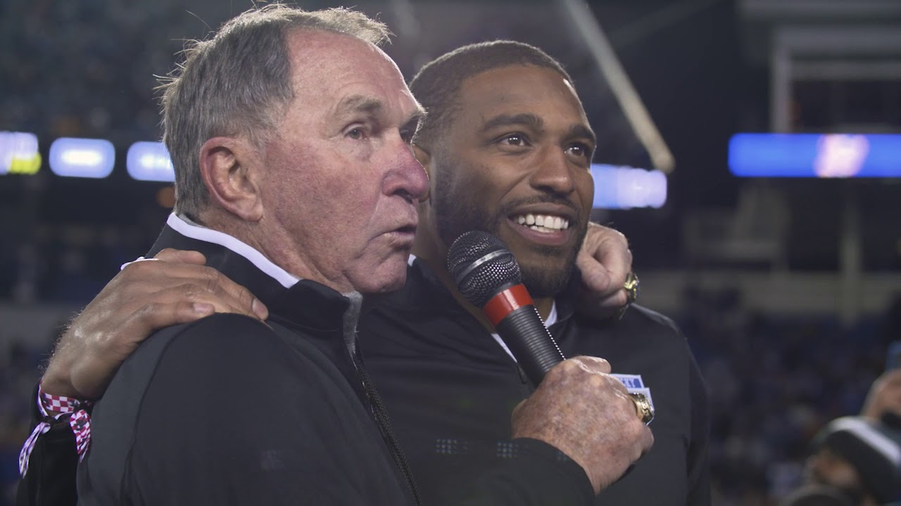 FB: Rich Brooks and Wesley Woodyard Halftime Speech - Bowl Reunion Weekend