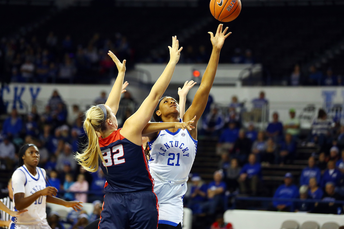 Ogechi Anyagaligbo

Kentucky beats Samford 79-49. 

Photo by Britney Howard | Staff