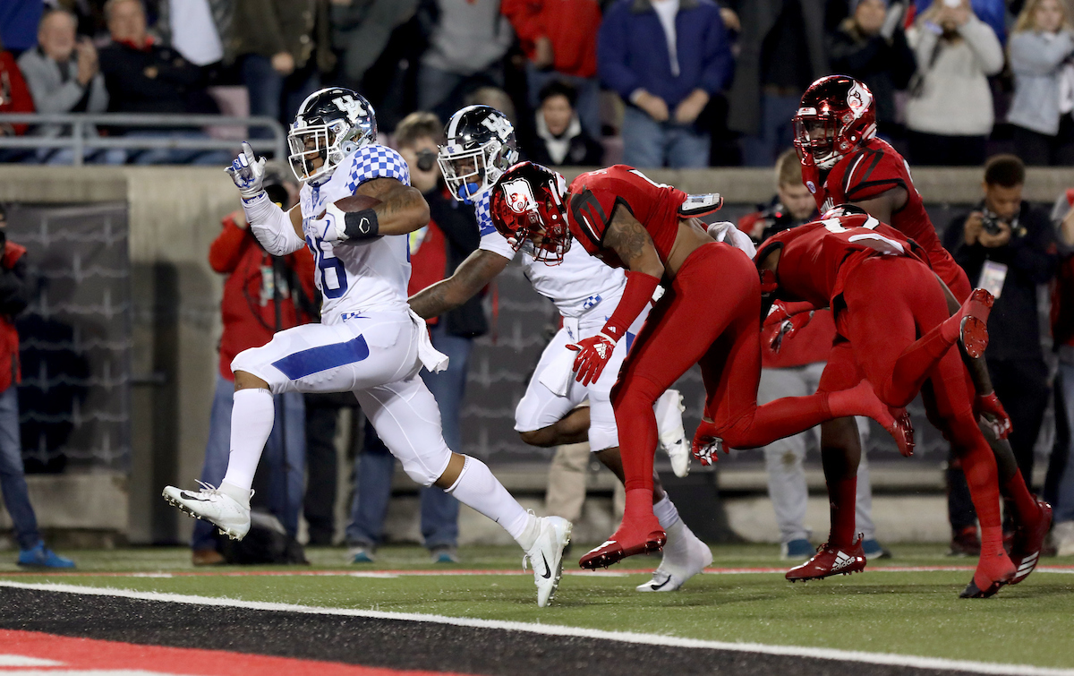 Benny Snell Jr.

Kentucky Football beats Louisville at Cardinal Stadium 56-10.

Photo By Robert Burge l UK Athletics