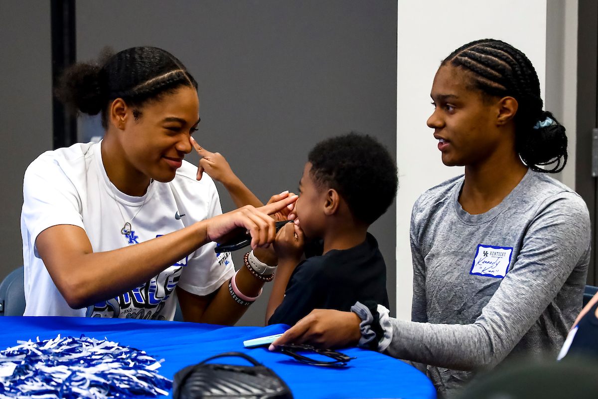 Amiya Jenkins. Kennedy Cambridge.

Kentucky WBB 2022-23 newcomer move in.

Photo by Eddie Justice | UK Athletics